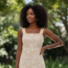Vestido Longo Nude de Tecido com Detalhes Bordados