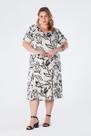 Vestido Midi Plus Size com Estampa Digital Decote V Recortes Frontais Off Telma