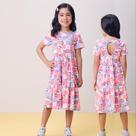 Vestido Momi Algodão Estampado Hello Kitty e Amigos Lilás/Ro