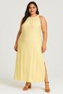 Vestido plus size com pregas no decote