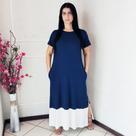 Vestido Plus Size Longo Manga Viscolycra Malha com Bolso Bicolor Azul e Off White Vestido Plus Size Longo Manga Viscolycra Malha com Bolso Bicolor Azul e Off White