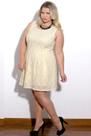 Vestido Plus Size Renda Floral Nude Evasê Decote Redondo Tam 48 Vestido Plus Size Renda Floral Nude Evasê Decote Redondo Tam 48