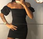 Vestido preto com bojo removível e detalhes trançados na alça . TAM p/m