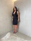 Vestido Samira Justo Preto com Decote Profundo e Acabamento Franzido