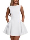 Vestido YMDUCH Mini Branco Sem Mangas e Costas Abertas em A-line Vestido YMDUCH Mini Branco Sem Mangas e Costas Abertas em A-line