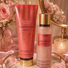 Victoria's Secret Kit Temptation: Body Splash Shimmer 250ml e Creme Hidratante 236ml Victoria's Secret Kit Temptation: Body Splash Shimmer 250ml e Creme Hidratante 236ml