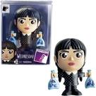 Wandinha Boneco Coleção Fandom Box 037 Miniatura 12cm Colecionável Expositor Em Acrílico - Líder Brinquedos