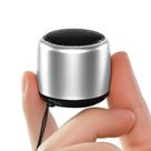 YXYKODM Melhor Mini Caixa de Som Bluetooth Portátil com Som HD e Graves A Menor Caixa de Som Bluetooth Sem Fio para Celular/PC/Tablet Botão para Selfie, Atende Chamadas Caixa de Som Pequena e Fofa (Prata)