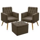 2 Poltronas Vega Para Sala de Estar Com Rodapé E Capitonê Com Puff Quasar Sued Capuccino Aradecor
