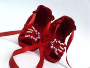 A190 Sandalia de croche para bebe feminina vermelha com perolas e fita
