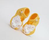 A267 Sapatinho de croche para bebe feminino amarelo com flor