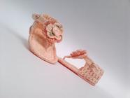 A299 Sapatinho sandalia de croche para bebe feminina salmao flor