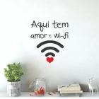 Adesivo De Parede Decorativo Frase Aqui tem Amor e Wi-Fi - DEKAL DECOR