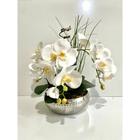 Arranjo Completo 3 Hastes Orquídeas Brancas de Silicone no Vaso Martelado Metalizado Inox Prata