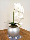Arranjo de Orquídea Artificial Branca em Aquário Cinza