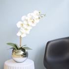 Arranjo de Orquídea Artificial Branca no Vaso de Vidro Espelhado Prata