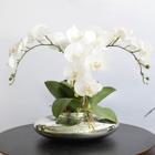 Arranjo de Orquídeas de Silicone Brancas no Vaso Prateado Formosinha