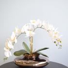 Arranjo Duas Orquídeas de Silicone Brancas no Vaso de Vidro Bronze
