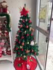Árvore Natal decorada 1,80m - bolas, boneco pano, tapete e pisca