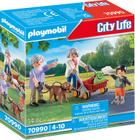 Avós da Toy Playmobil com criança