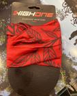 Bandana Highone vermelha com detalhes em cinza. - High One