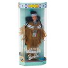 Barbie 1997 Collector Edition Dolls of the World 12 Inch Doll - Quarta Edição Barbie Nativa Americana com Poncho, Saia, Bandana, Moccasins, Joias, Escova de Cabelo e Suporte de Bonecas