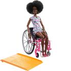 Barbie Fashionista Cadeira de Rodas Negra HJT14 - Mattel