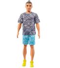 Barbie Ken Fashionistas 204 Cabelo Castanho Coque Camiseta Shorts Paisley Tênis Amarelo HPF80 Mattel
