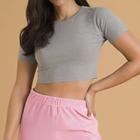 Blusa cropped manga curta gola rasa canelado básico feminino