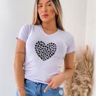 blusa feminina T-Shirt com estampa de coração Gola V