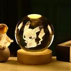 Bola de Cristal 3D Pikachu 6cm - Luminária Noturna com Base de Madeira