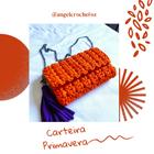 Bolsa de Crochê Carteira Primavera, na cor laranja com detalhes em violeta e alça de corrente.