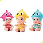 Boneca Baby Shark Little Dolls - Tubarãozinho Sai de Banho Divertoys