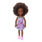 Boneca Barbie Chelsea, cabelo castanho encaracolado com vestido borboleta