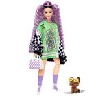 Boneca Barbie Extra, cabelo lavanda ondulado, jaqueta quadriculada, cachorrinho de estimação