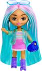 Boneca Barbie Extra Mini Minis com cabelo azul, roupa esportiva