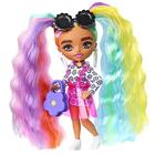 Boneca Barbie Extra Minis com traje extravagante - Mattel