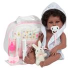 Boneca Bebê Reborn Negra Saída de Banho Coelho Bolsa Itens - Cegonha Reborn Dolls