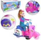 Boneca com triciclo som e luz a pilha na caixa bate e volta beautiful. - DM TOYS