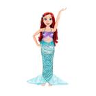 Boneca Disney Princess Ariel Playdate 81 cm com roupa e acessórios.