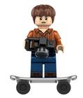 Boneco Blocos De Montar Stranger Things Jonathan Byers Skate