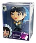 Boneco Fandom Box Wandinha Com Vitral Boneco Em Vinil Colecionável