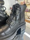 Bota coturno preto cadarço detalhe strass