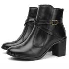 Bota Couro Feminina Cano Curto Salto Médio 7cm Bloco Fachete Tira Cruzada Fivela Preto