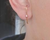 Brinco ear hook folheado a ouro 18k