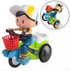 Brinquedo Boneco Boneca - Triciclo que Anda, LED, Som, Gira e Empina - Tricycle