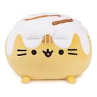 Brinquedo de pelúcia GUND Pusheen Café Cinnamon Roll Squisheen Cat 30cm