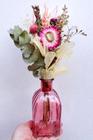Buquê de flores secas eternizadas e vaso rosa