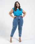 Calça Jeans Feminina Mom Plus Size Básica com Elastano 00229 Escura -  Consciência - Calça Plus Size Feminina - Magazine Luiza