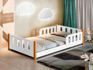 Cama Montessoriana Infantil Com Grade De Proteção Camila Branco com 2 Luminárias - Divaloto